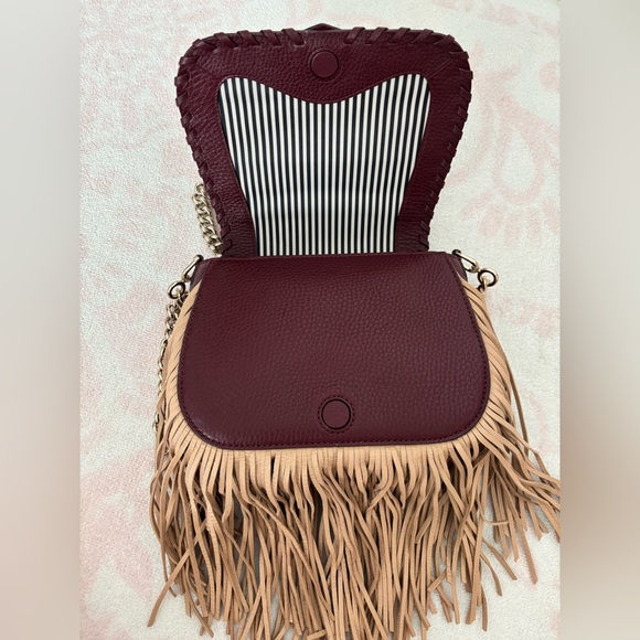 Floral Embroidered Fringe Shoulder Bag - Picture 5 of 6